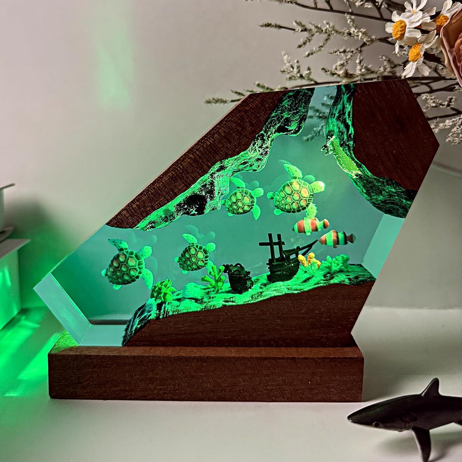 Sea Turtle Ocean Resin Lamp - Handmade Resin Night Light with USB Port, Variable Lights, Sea Turtle Gifts for Women and Men, Ocean Enthusiast Collectibles, Unique Birthday Gifts for Him & Her (10'x6')