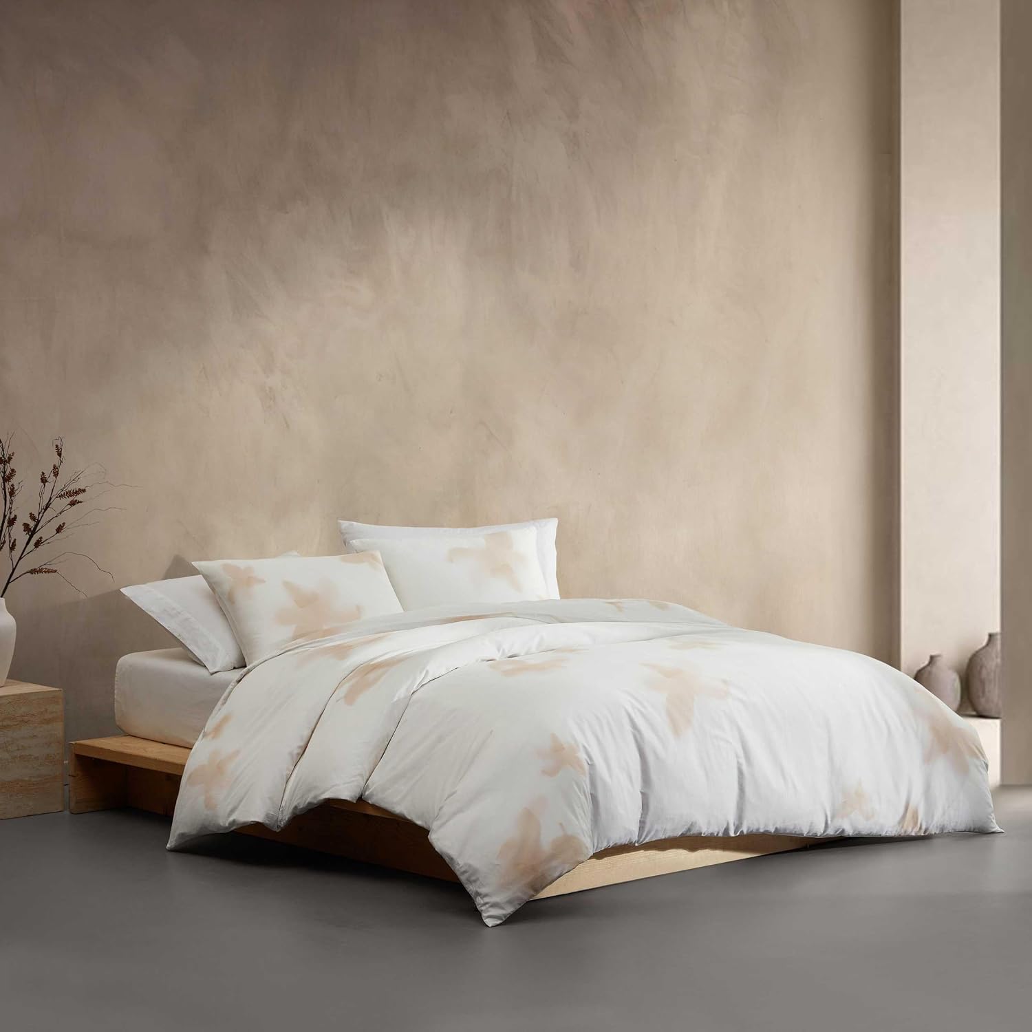 Calvin Klein - Queen Comforter Set, Cotton Sateen Bedding with Shams, Soft and Breathable, Smooth Silky Feel with Subtle Sheen, Lightweight All-Season Comforter, Liquid Floral Beige