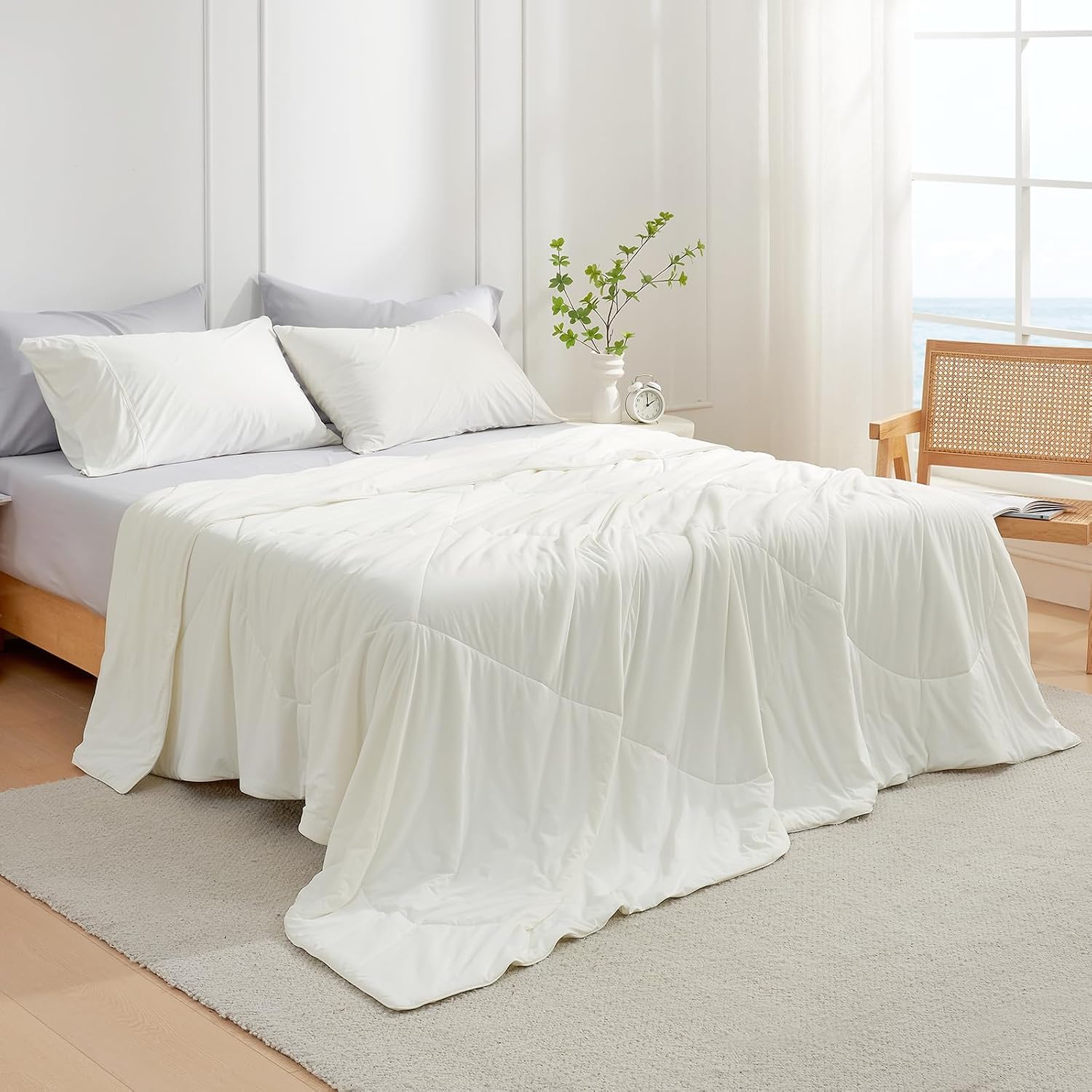 Cozy Bliss Cooling Comforter California King Size, Oversized Cooling Blanket for Hot Sleepers and Night Sweats, Cream Summer Comforter for Cal King Bed, Breathable Soft Lightweight Silk Smooth