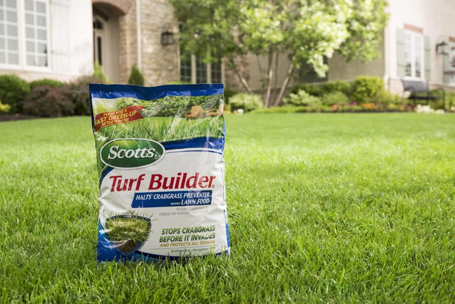 Scotts Turf Builder Halts Crabgrass Preventer with Lawn Food - Pre-Emergent Weed Killer, Lawn Fertilizer, 15,000 sq. ft., 40.05 lbs. (2-Pack)
