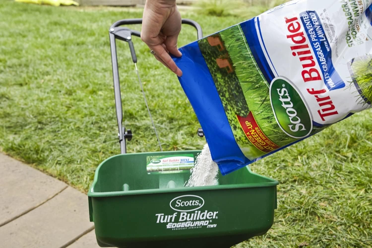 Scotts Turf Builder Halts Crabgrass Preventer with Lawn Food - Pre-Emergent Weed Killer, Lawn Fertilizer, 15,000 sq. ft., 40.05 lbs. (2-Pack)