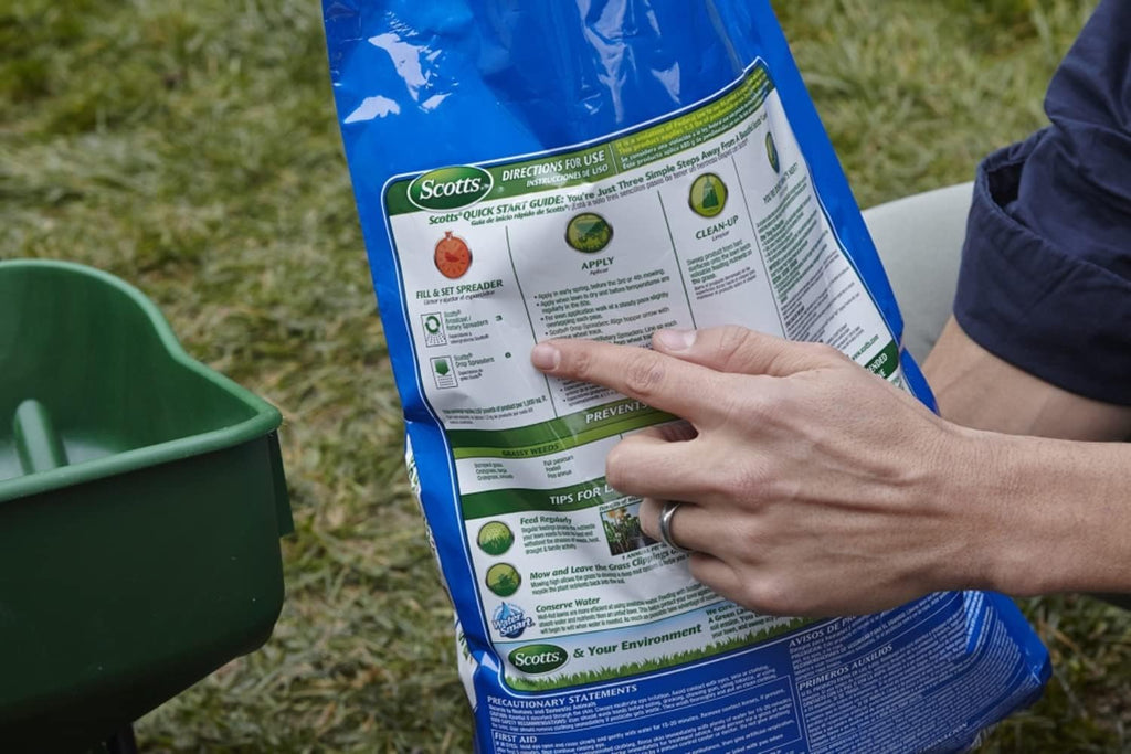 Scotts Turf Builder Halts Crabgrass Preventer with Lawn Food - Pre-Emergent Weed Killer, Lawn Fertilizer, 15,000 sq. ft., 40.05 lbs. (2-Pack)