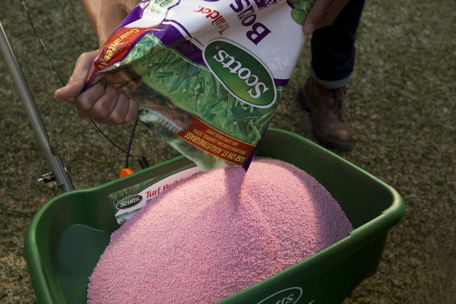 Scotts Turf Builder Bonus S Southern Weed & Feed2, Weed Killer and Lawn Fertilizer, 5,000 sq. ft., 17.24 lbs. (2-Pack)