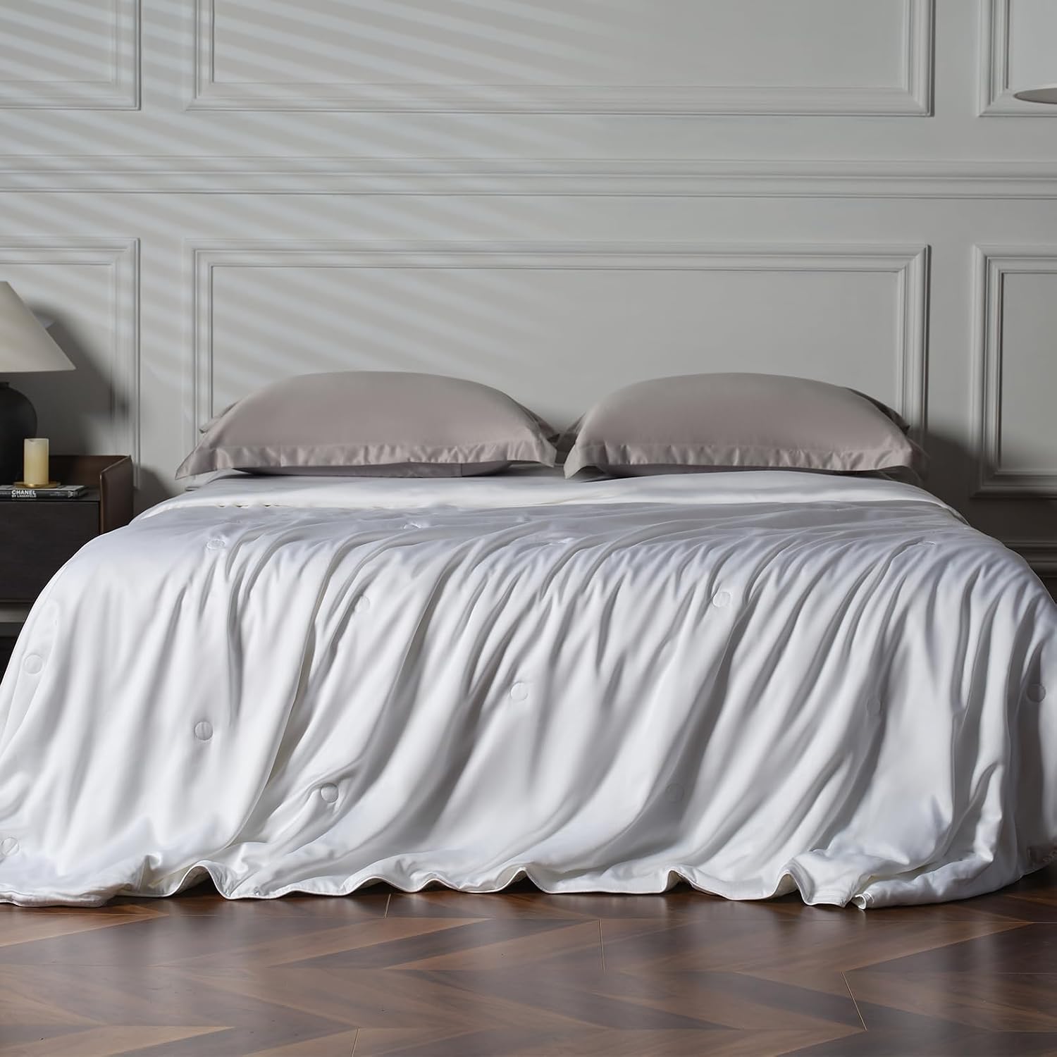 EP Mode Mulberry Silk Filled Quilt with 100% Viscose from Bamboo Fabric, Natural Lightweighted Cooling Comforter (White, Twin 68' X 88')