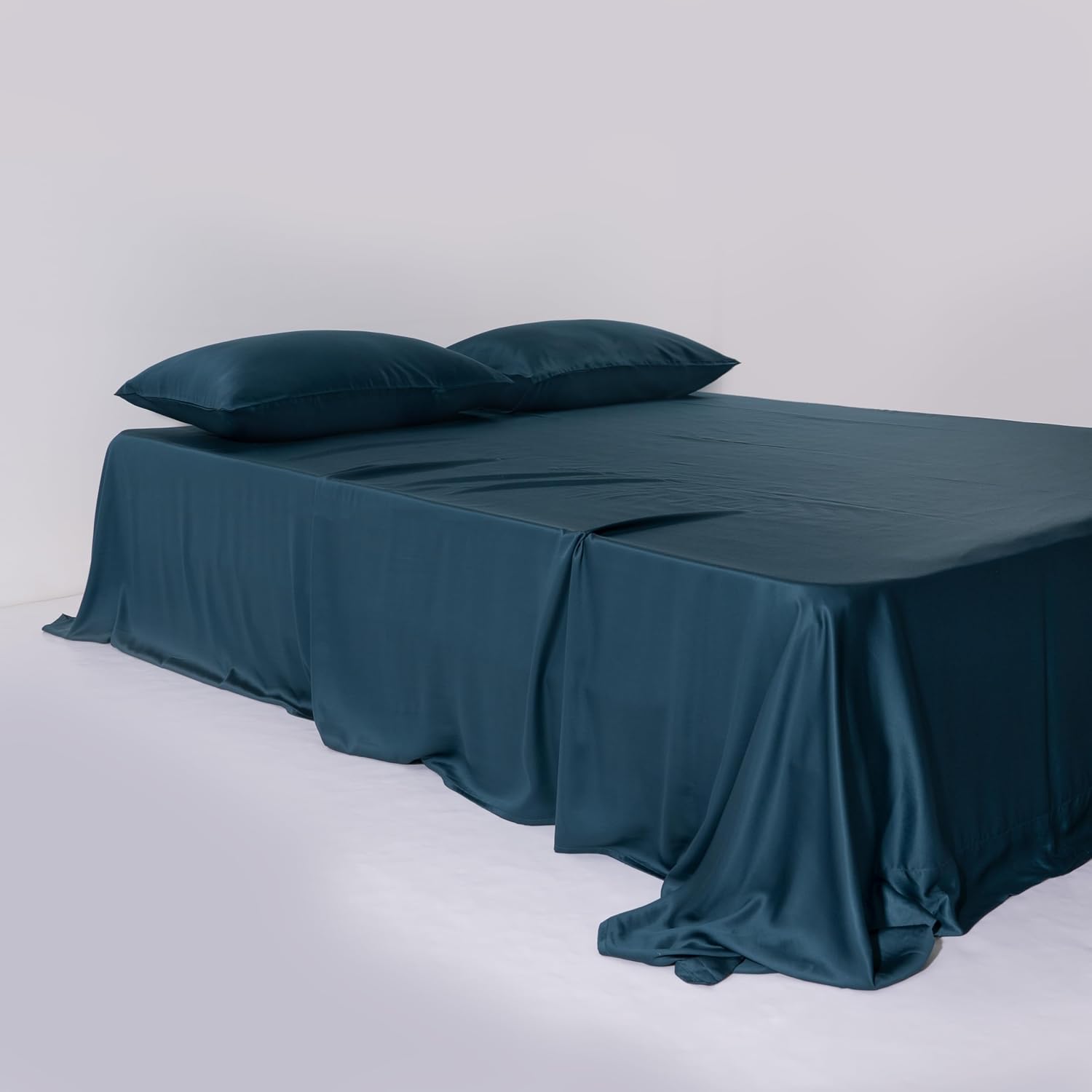 SLASHOP FURRFREE Bamboo Sheet Set - Genuine 100% Organic Viscose - Pet Hair Repellent Bedding Sheet Set for Dogs/Cats Family- Contemplating Blue Queen