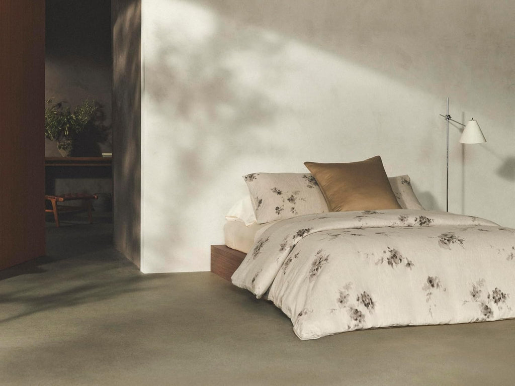 Calvin Klein - King Duvet Cover Set, Soft 100% Cotton Gauze Mélange Bedding, Tailored Knife-Edge Finish, 3 Piece Bed Set with Matching Pillowcases (Aquarelle Floral Grey)
