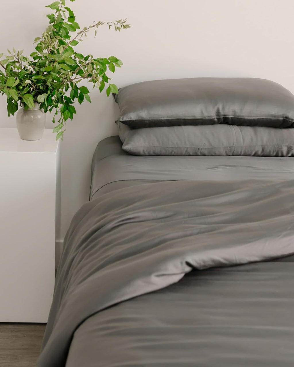 Cozy Earth Luxury Duvet Cover Queen - 100% Viscose from Bamboo - Ultra-Soft, Cooling & Lightweight Duvet Cover - Temperature-Regulating Bedding with Concealed Zip & Interior Snap Closures - Dove Grey