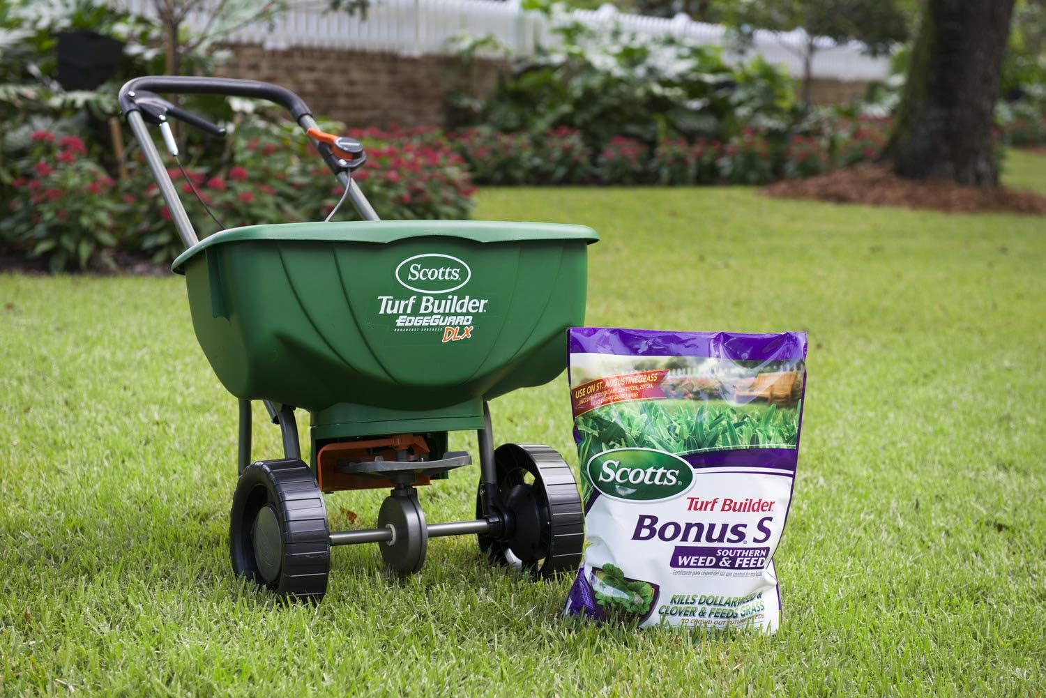 Scotts Turf Builder Bonus S Southern Weed & Feed2, Weed Killer and Lawn Fertilizer, 5,000 sq. ft., 17.24 lbs. (2-Pack)
