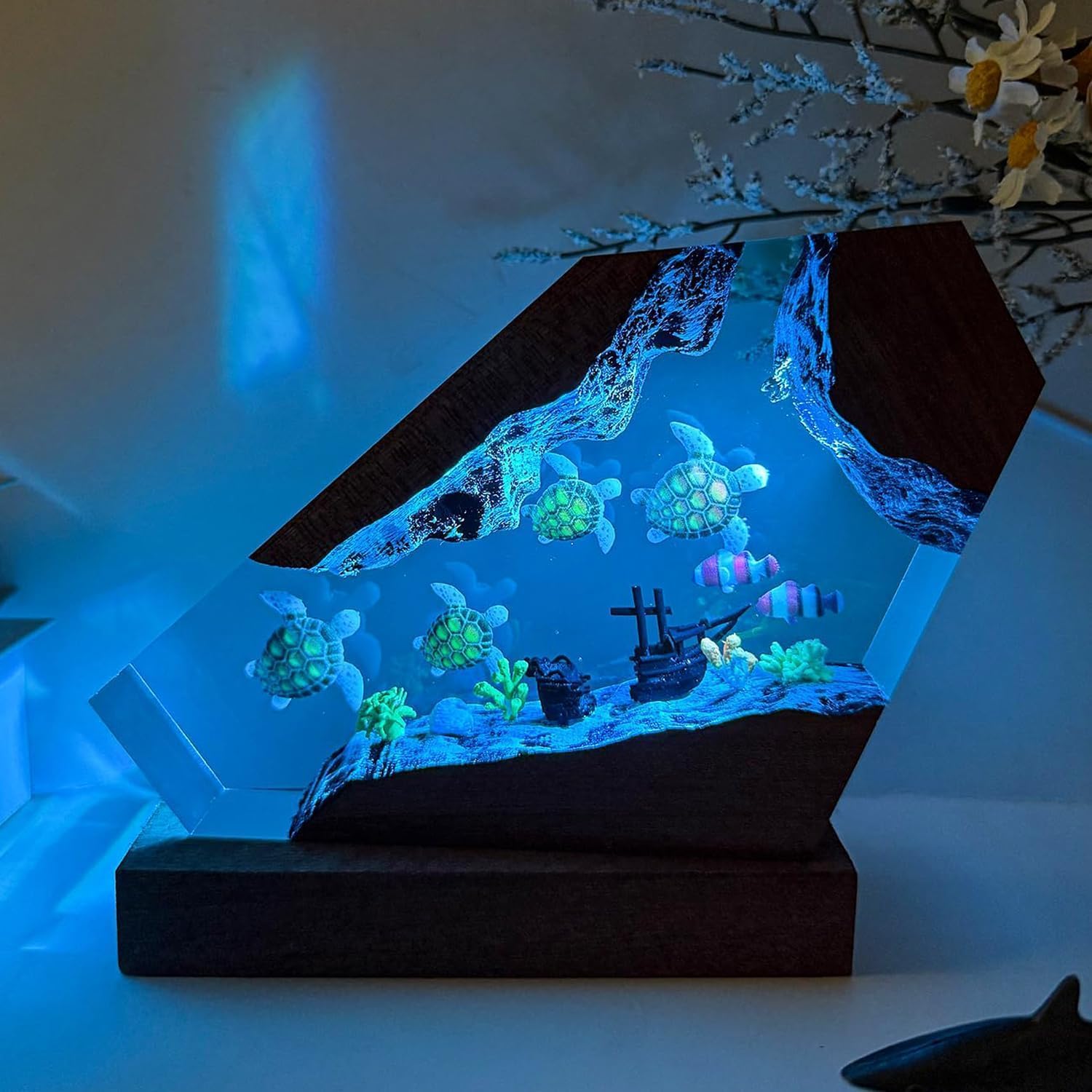 Sea Turtle Ocean Resin Lamp - Handmade Resin Night Light with USB Port, Variable Lights, Sea Turtle Gifts for Women and Men, Ocean Enthusiast Collectibles, Unique Birthday Gifts for Him & Her (10'x6')