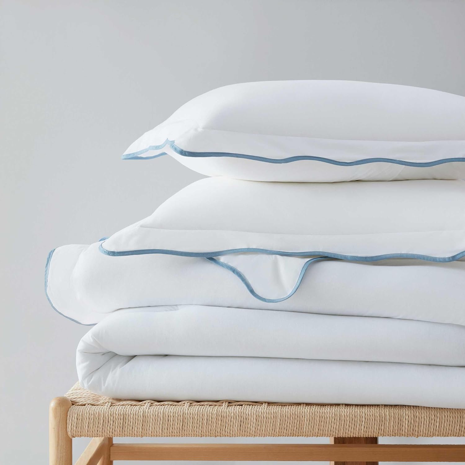 Martha Stewart - King Duvet Cover Set, Crisp & Smooth Bedding with a Cotton Percale Lightweight Feel, Reversible 3 Piece Bed Set with Matching Pillowcases (Simple Scallop Blue)