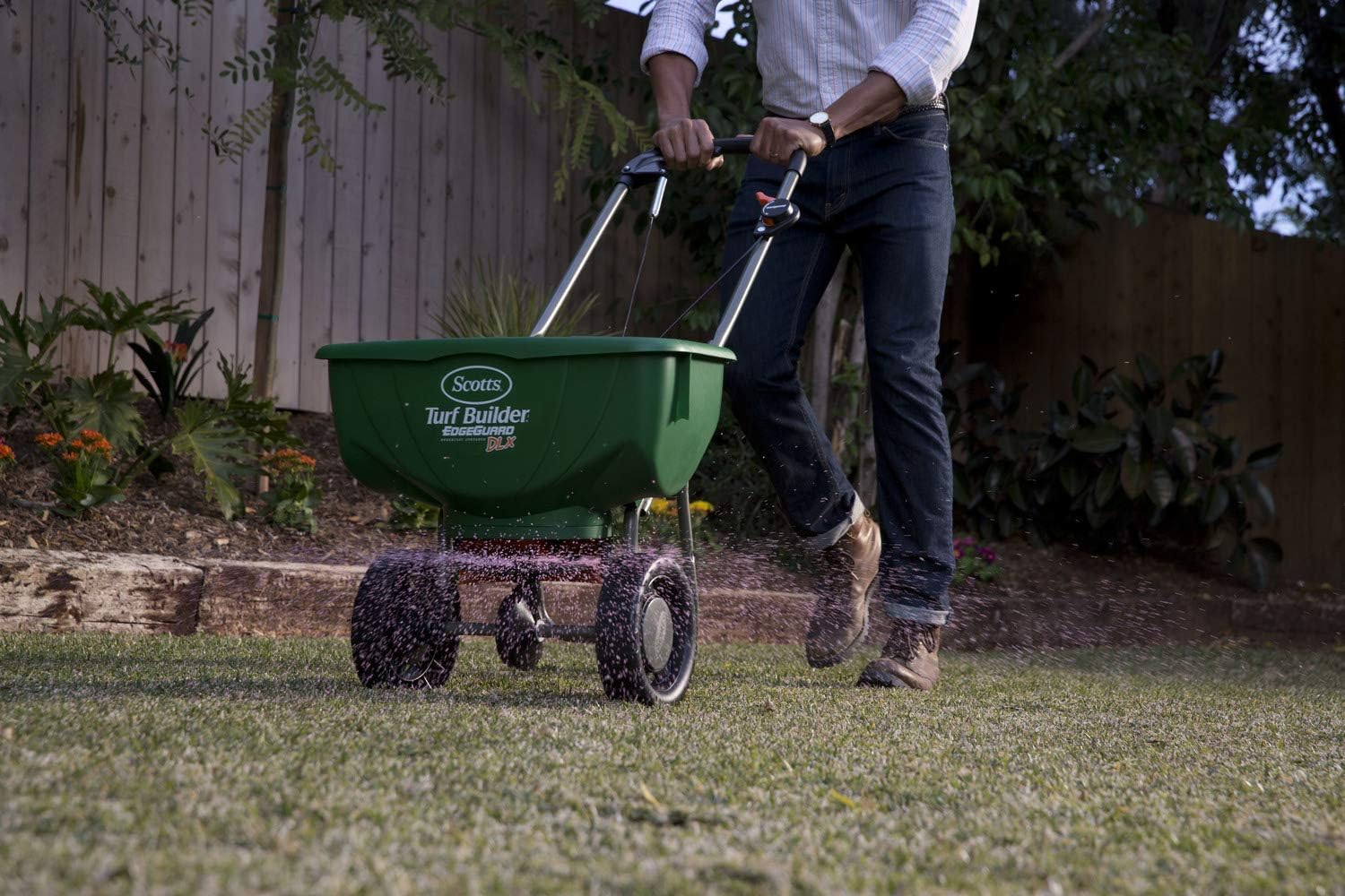 Scotts Turf Builder Bonus S Southern Weed & Feed2, Weed Killer and Lawn Fertilizer, 5,000 sq. ft., 17.24 lbs. (2-Pack)