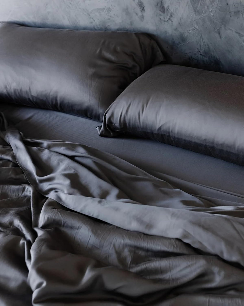 Cozy Earth Luxury Duvet Cover Queen - 100% Viscose from Bamboo - Ultra-Soft, Cooling & Lightweight Duvet Cover - Temperature-Regulating Bedding with Concealed Zip & Interior Snap Closures - Charcoal