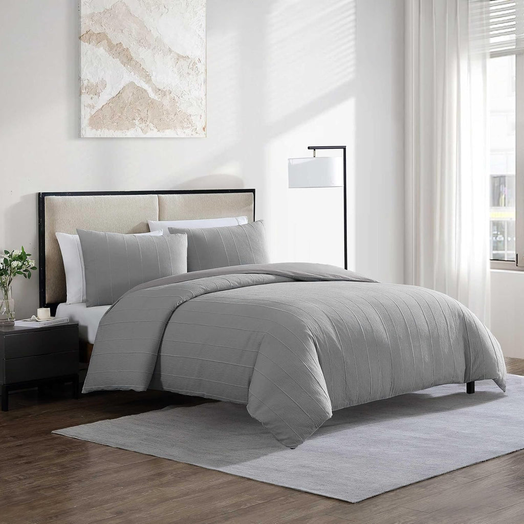 Vera Wang - Queen Comforter Set, Soft Cotton Bedding w/Smooth Cotton Percale Reverse, Lightweight for Year Round Comfort, 3 Piece Bed Set w/Matching Pillowcases (Woven Tucks Grey)