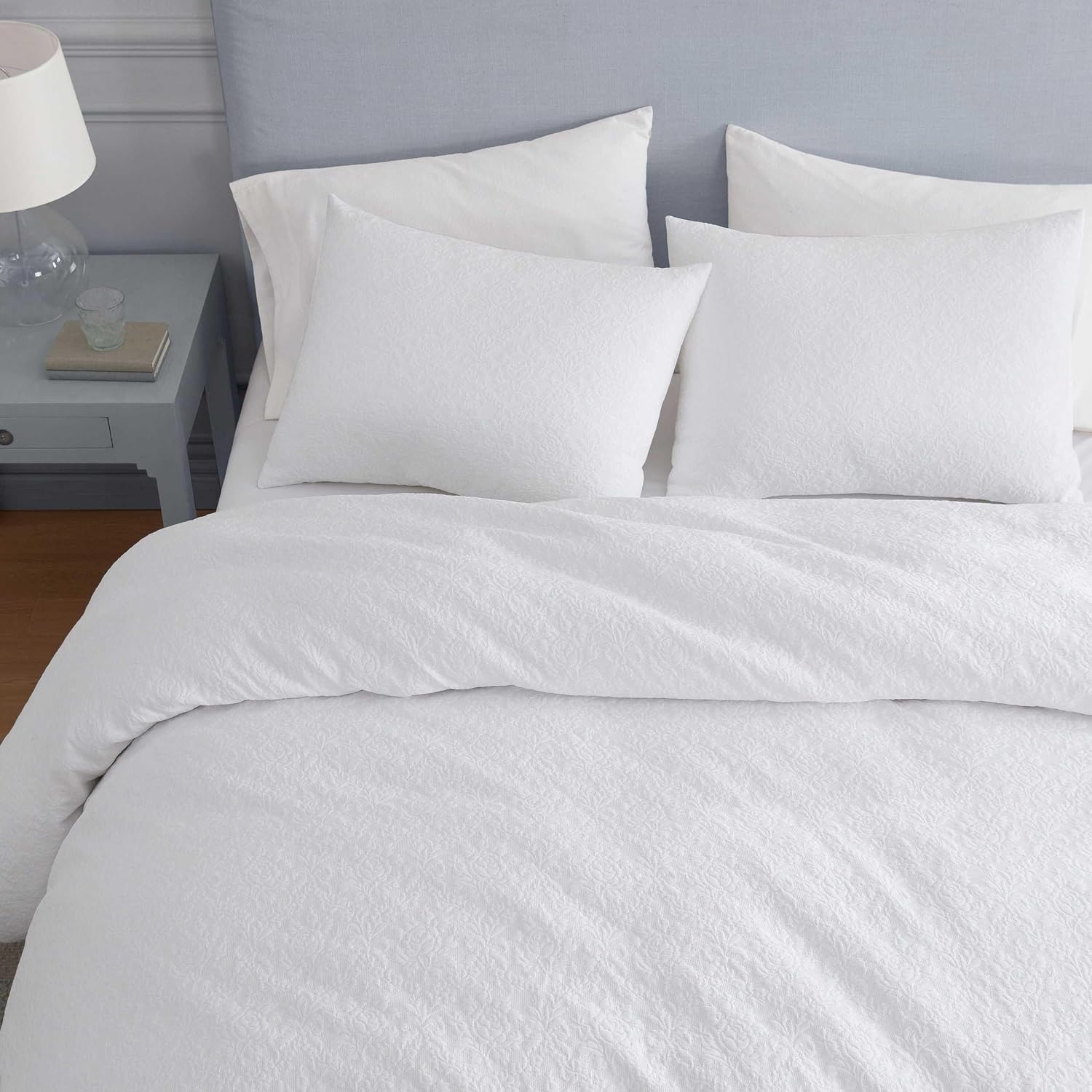 Martha Stewart - Queen Comforter Set, Naturally Soft Cotton-Rich Jacquard Bedding w/Matching Pillowcases, Textured 3 Piece Bed Set (Garden Trellis White)