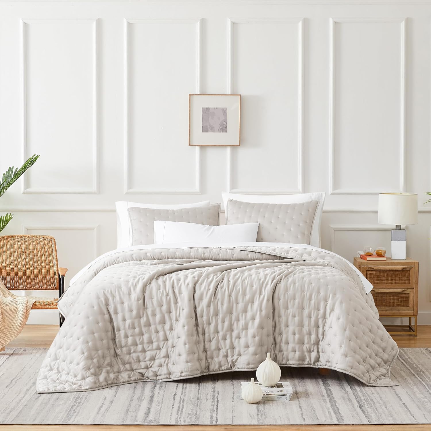 Southshore Fine Living, Inc. Full/Queen Quilt Bedding Set with 2 Quilted Pillow Shams, Rayon Derived from Bamboo Quilt, 300 Thread Count Premium Coverlet, Queen Size/Full Size Bedspread, Bone