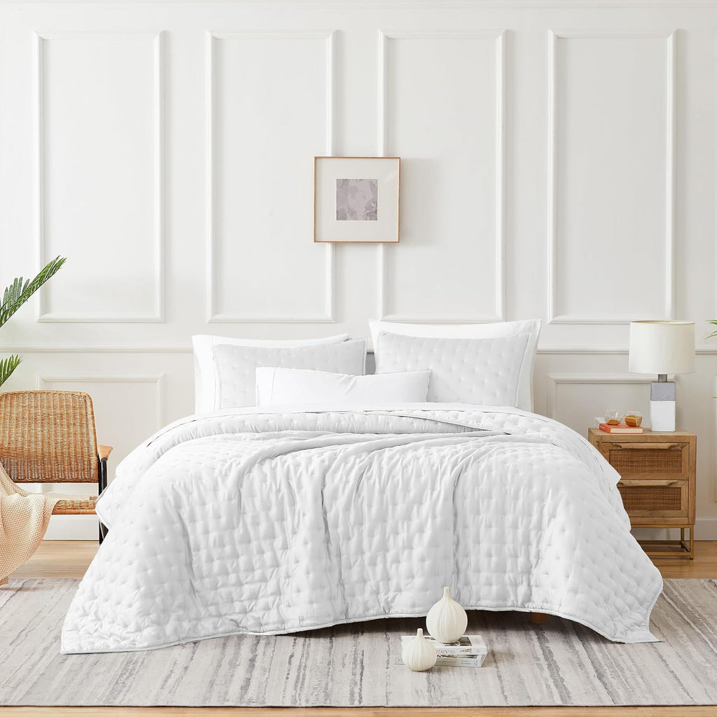 Southshore Fine Living, Inc. King Size White Quilt Bedding Set with 2 Pillow Shams, Rayon Derived from Bamboo Quilt/Bedspread, King Size Coverlet, 300 Thread Count Bedding, Bright White