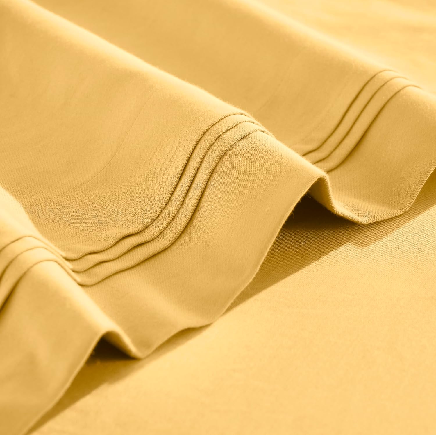 Superior Egyptian Cotton 4 Piece Sheet Set, 650 Thread Count, Eco-Friendly, Sustainable Sheets, Ultra-Soft Basics, Solid, Deep Pocket Fitted Sheet, Flat Sheet, Pillowcases, Queen, Gold