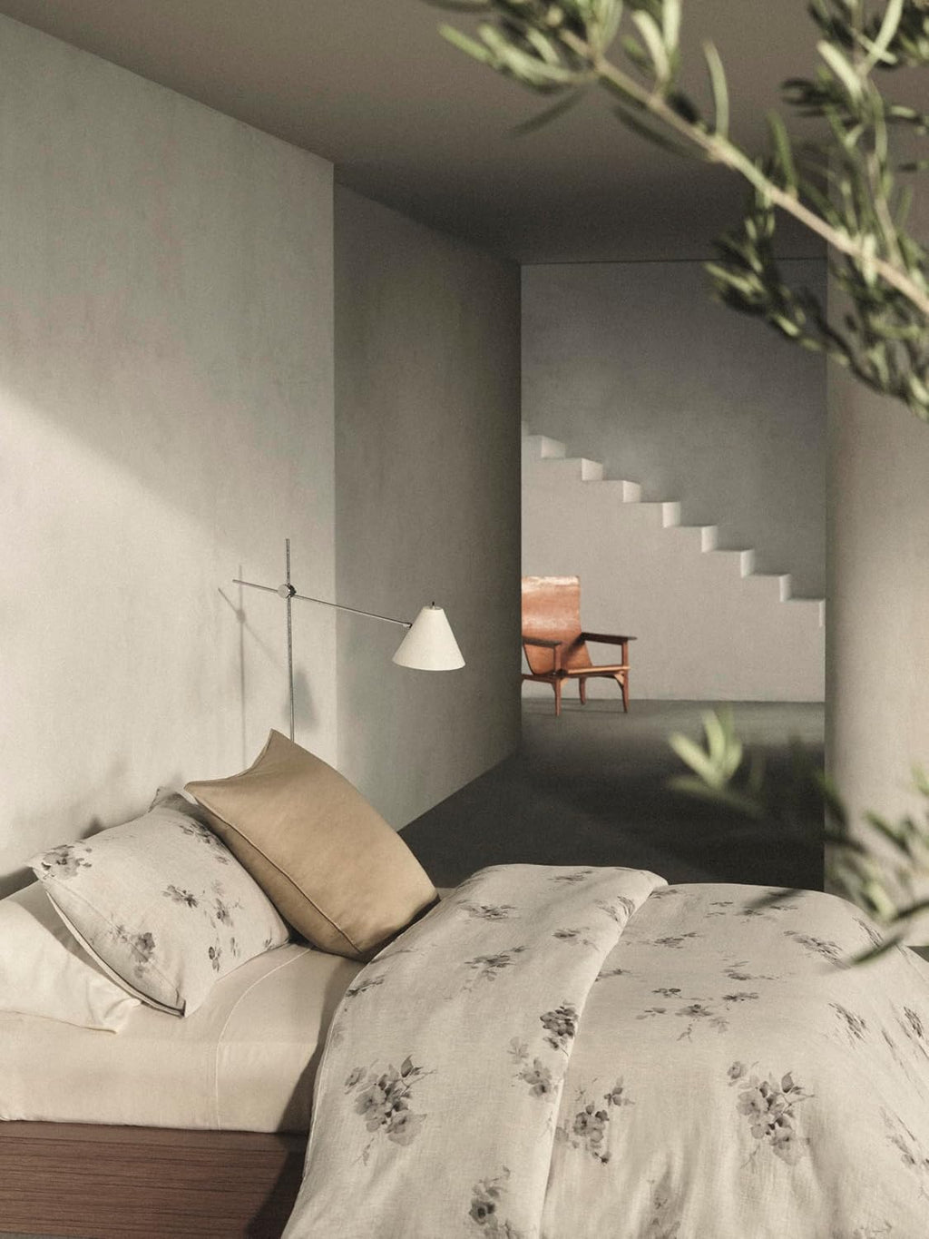 Calvin Klein - King Duvet Cover Set, Soft 100% Cotton Gauze Mélange Bedding, Tailored Knife-Edge Finish, 3 Piece Bed Set with Matching Pillowcases (Aquarelle Floral Grey)