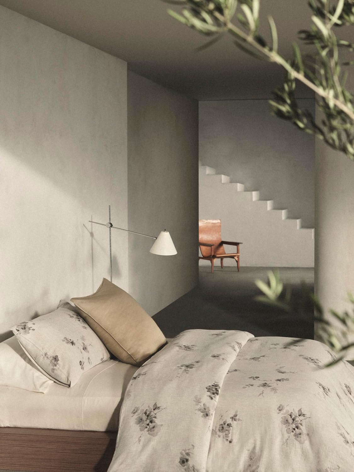 Calvin Klein - King Duvet Cover Set, Soft 100% Cotton Gauze Mélange Bedding, Tailored Knife-Edge Finish, 3 Piece Bed Set with Matching Pillowcases (Aquarelle Floral Grey)