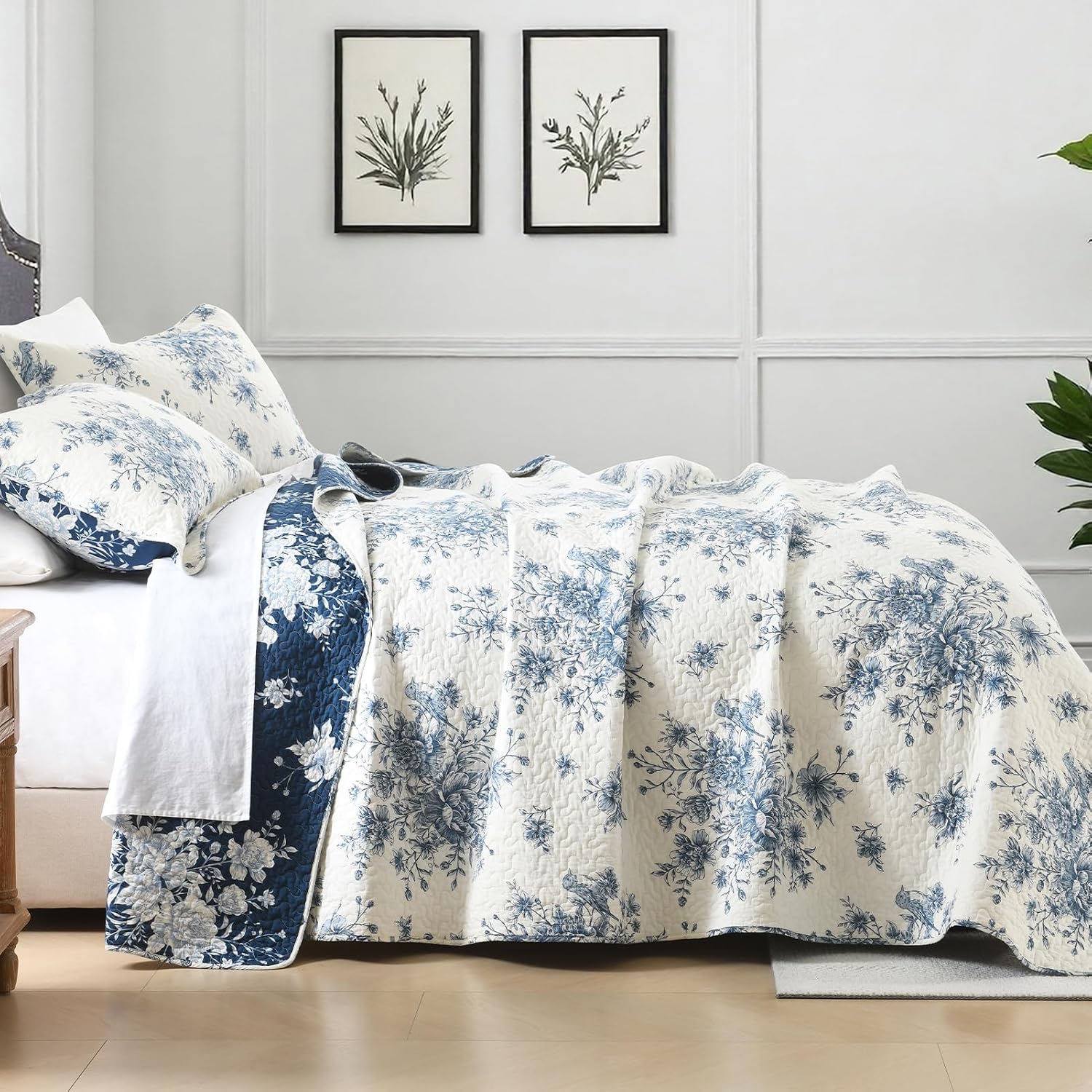 PANGUSHAN Quilt Set Queen Size - 100% Cotton Queen Comforter Set, Blue and White Farmhouse Bedspread with 2 Pillow Shams, Floral Reversible Lightweight Bedding, Queen Bed Spread for All Season, 3pcs