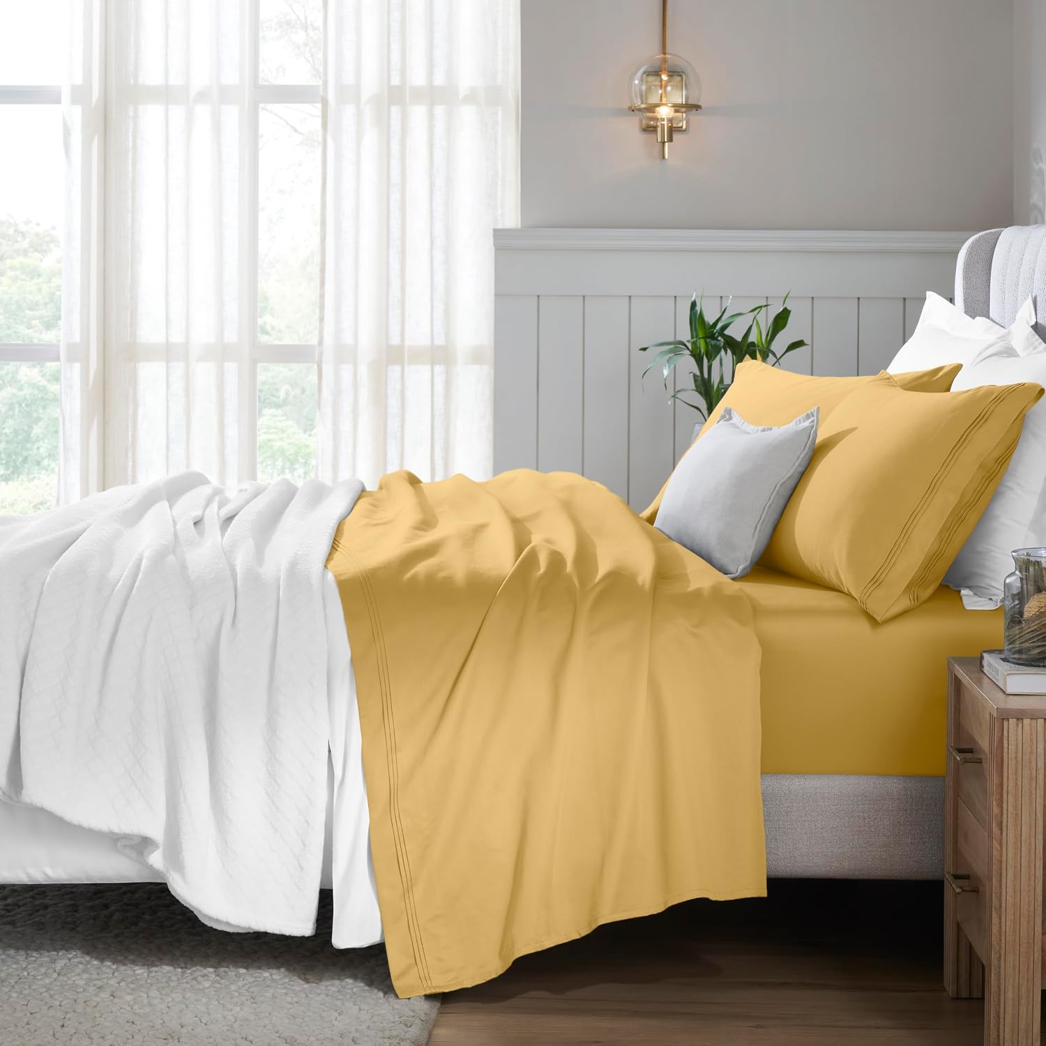 Superior Egyptian Cotton 4 Piece Sheet Set, 650 Thread Count, Eco-Friendly, Sustainable Sheets, Ultra-Soft Basics, Solid, Deep Pocket Fitted Sheet, Flat Sheet, Pillowcases, California King, Gold