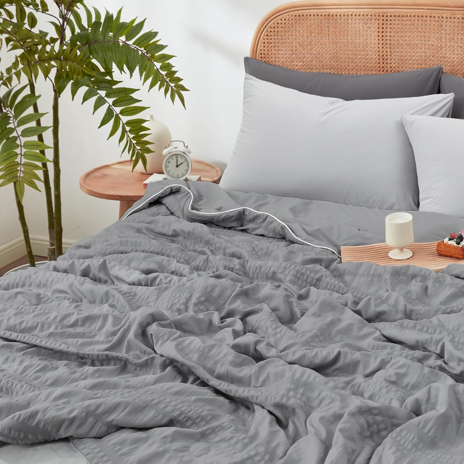 Cozy Bliss Seersucker Cooling Comforter King Size, Q-Max 0.45 Reversible Lightweight Cooling Blanket, Breathable Silk Smooth Summer Bedding Quilt for Hot Sleepers Night Sweats Dark Grey