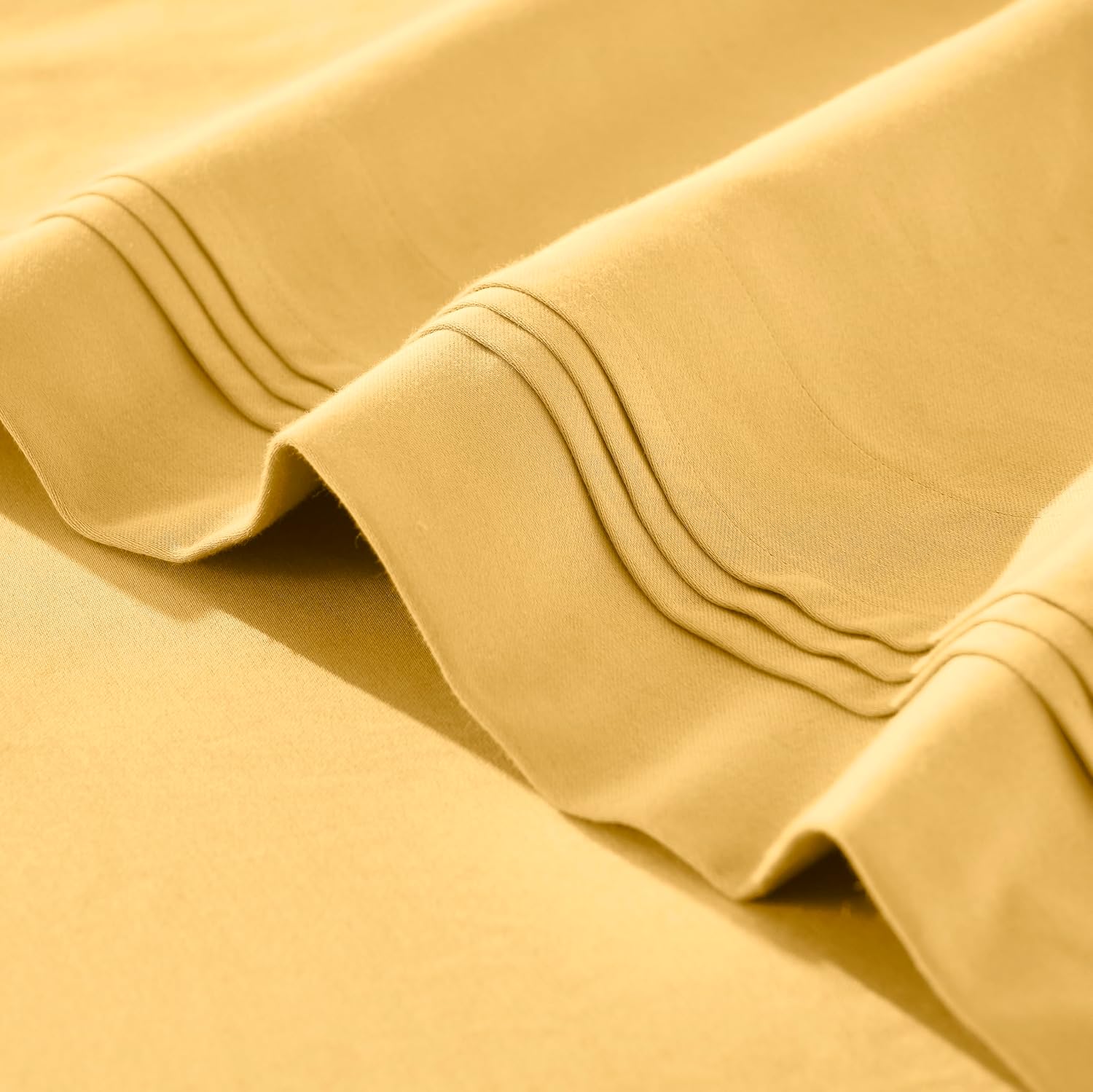 Superior Egyptian Cotton 4 Piece Sheet Set, 650 Thread Count, Modern Design, Sustainable Sheets, Ultra-Soft Basics, Solid, Deep Pocket Fitted Sheet, Flat Sheet, Pillowcases, King, Gold