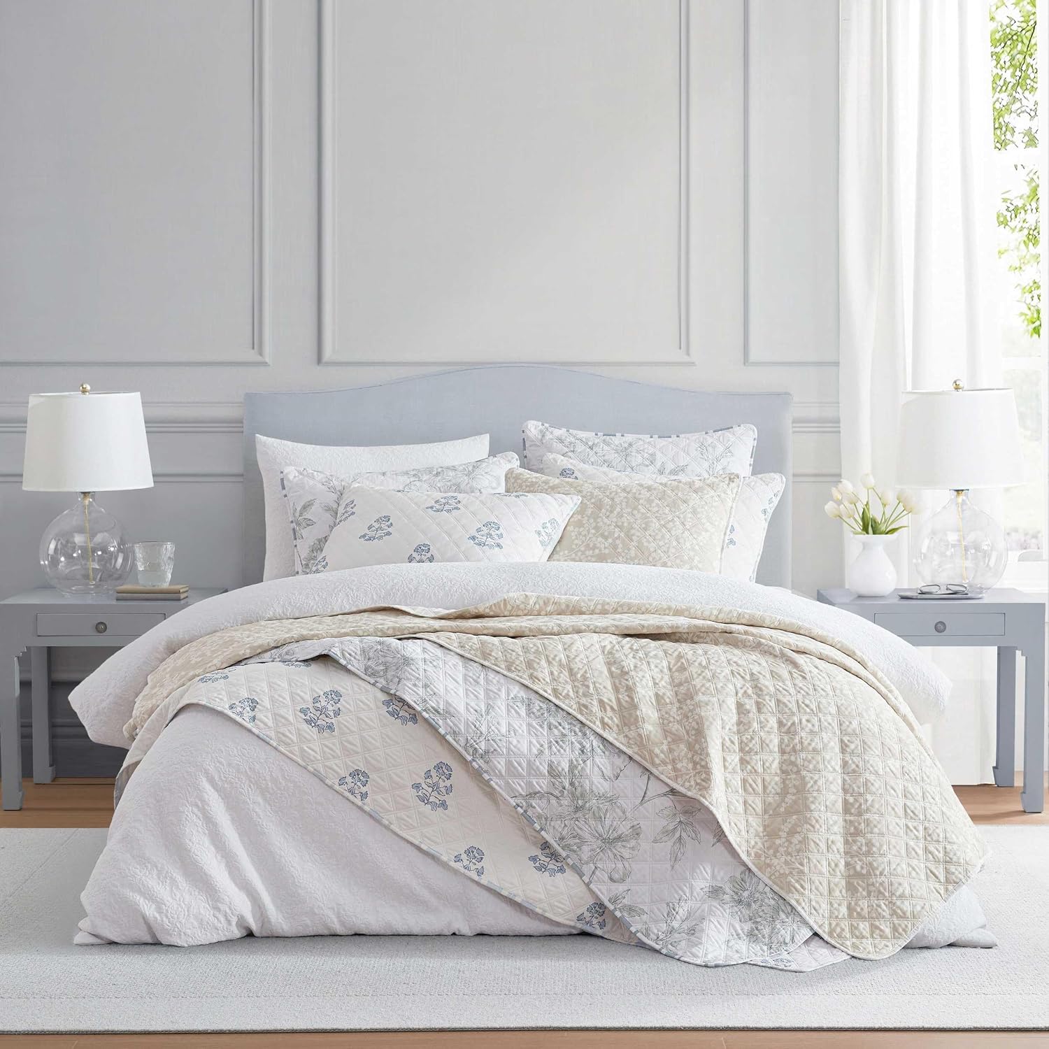 Martha Stewart - Queen Comforter Set, Naturally Soft Cotton-Rich Jacquard Bedding w/Matching Pillowcases, Textured 3 Piece Bed Set (Garden Trellis White)