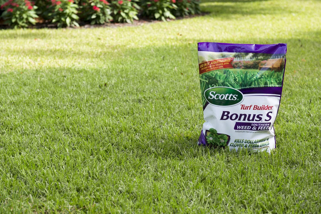 Scotts Turf Builder Bonus S Southern Weed & Feed2, Weed Killer and Lawn Fertilizer, 5,000 sq. ft., 17.24 lbs. (2-Pack)