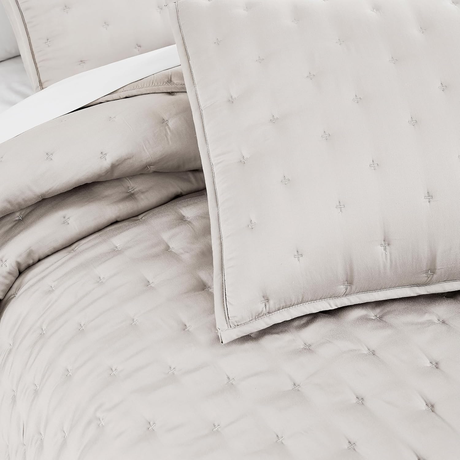 Southshore Fine Living, Inc. Full/Queen Quilt Bedding Set with 2 Quilted Pillow Shams, Rayon Derived from Bamboo Quilt, 300 Thread Count Premium Coverlet, Queen Size/Full Size Bedspread, Bone