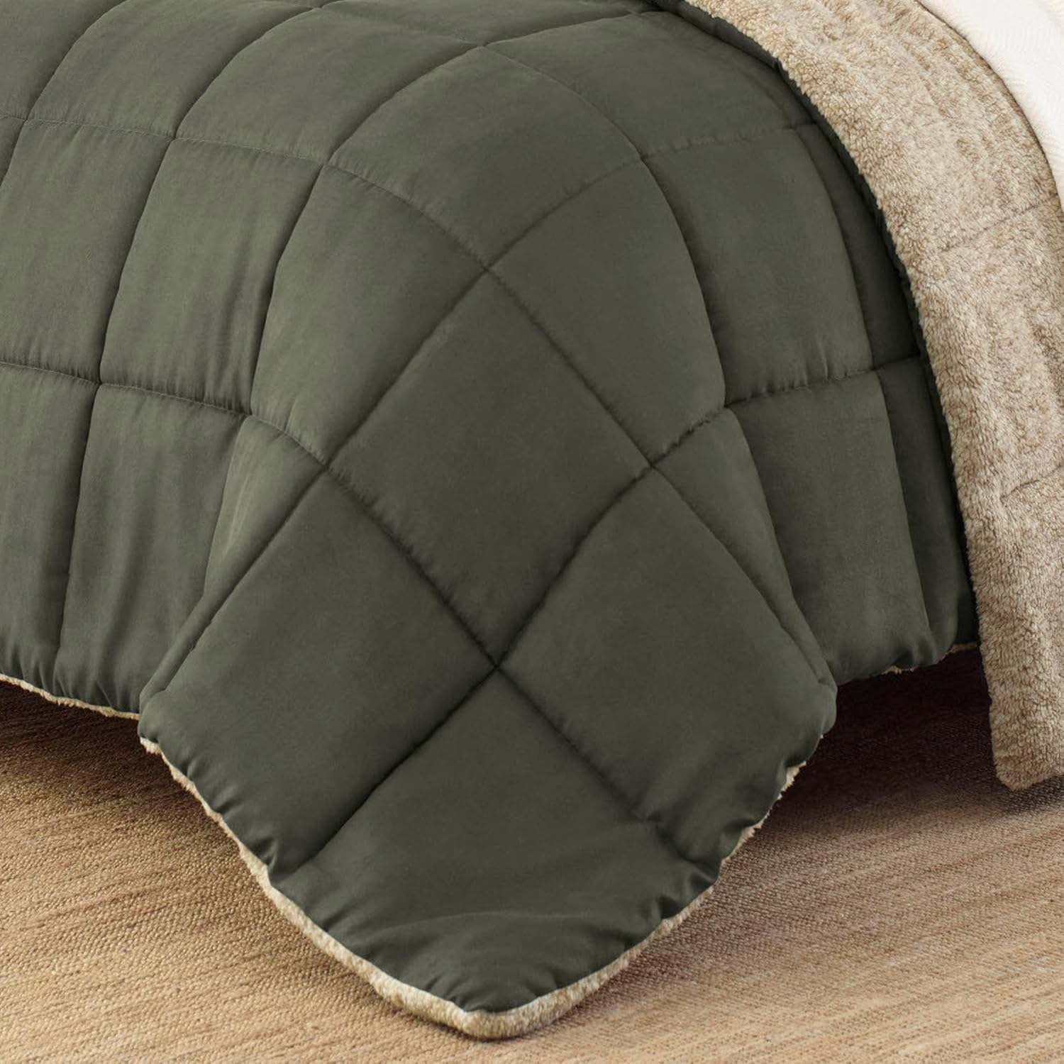 Eddie Bauer - King Comforter Set, Microsuede Bedding with Soft Sherpa Reverse, 3 Piece Bed Set with Matching Pillowcases (Sherwood Green)
