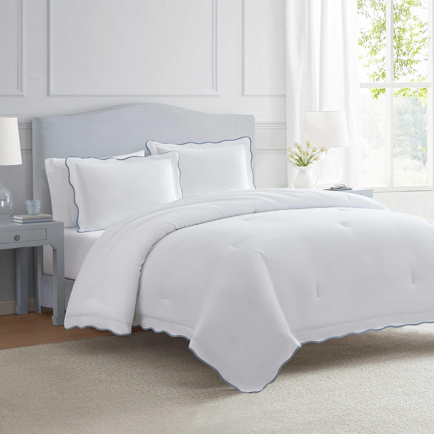 Martha Stewart - King Duvet Cover Set, Crisp & Smooth Bedding with a Cotton Percale Lightweight Feel, Reversible 3 Piece Bed Set with Matching Pillowcases (Simple Scallop Blue)