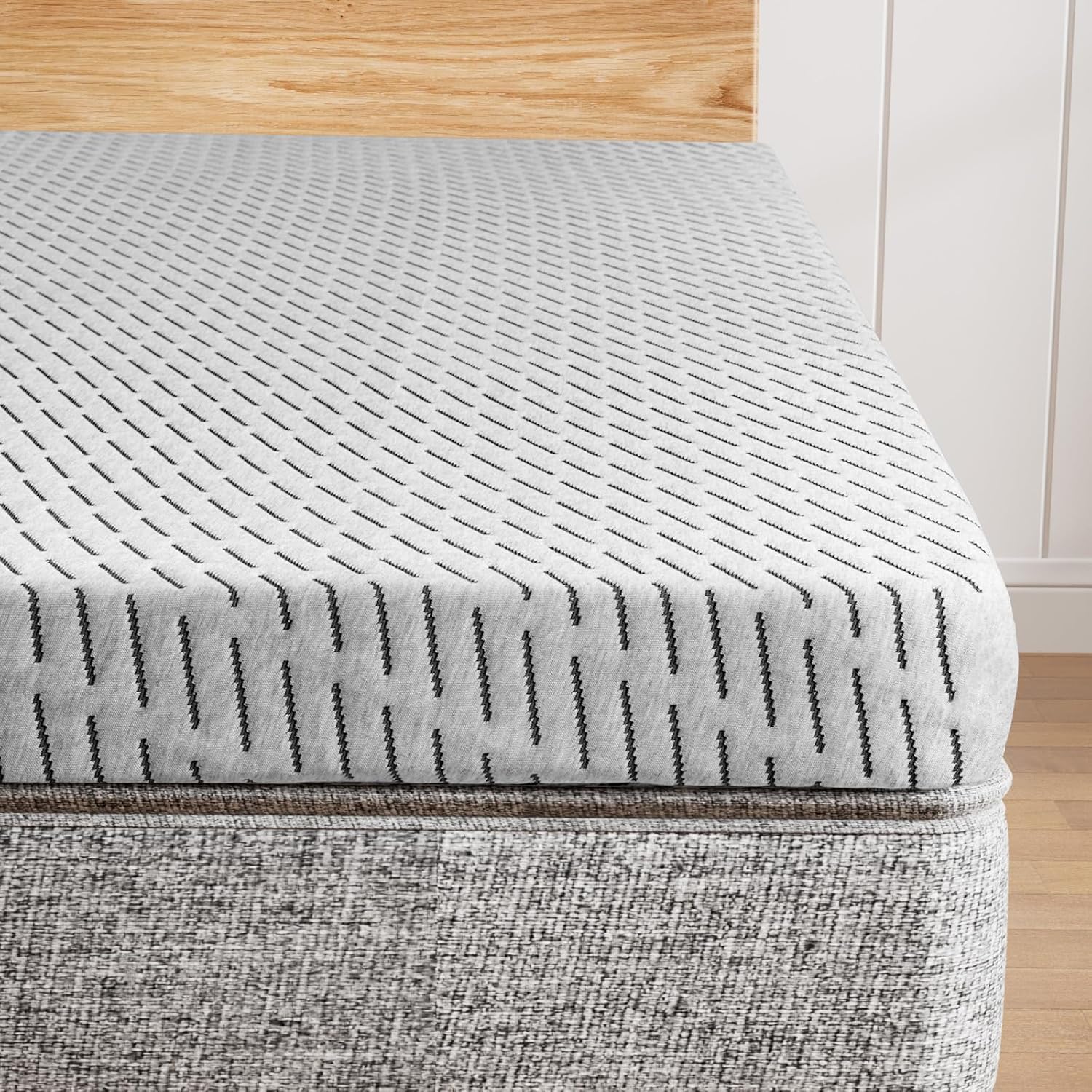 HOMRELEXA Bamboo Mattress Topper Twin XL Size 4 Inch, Cooling Gel & Bamboo Charcoal Memory Foam Mattress Topper for Back Pain Relief, Firm Dual-Layer Foam Bed Pad with Removable Cover College Dorm