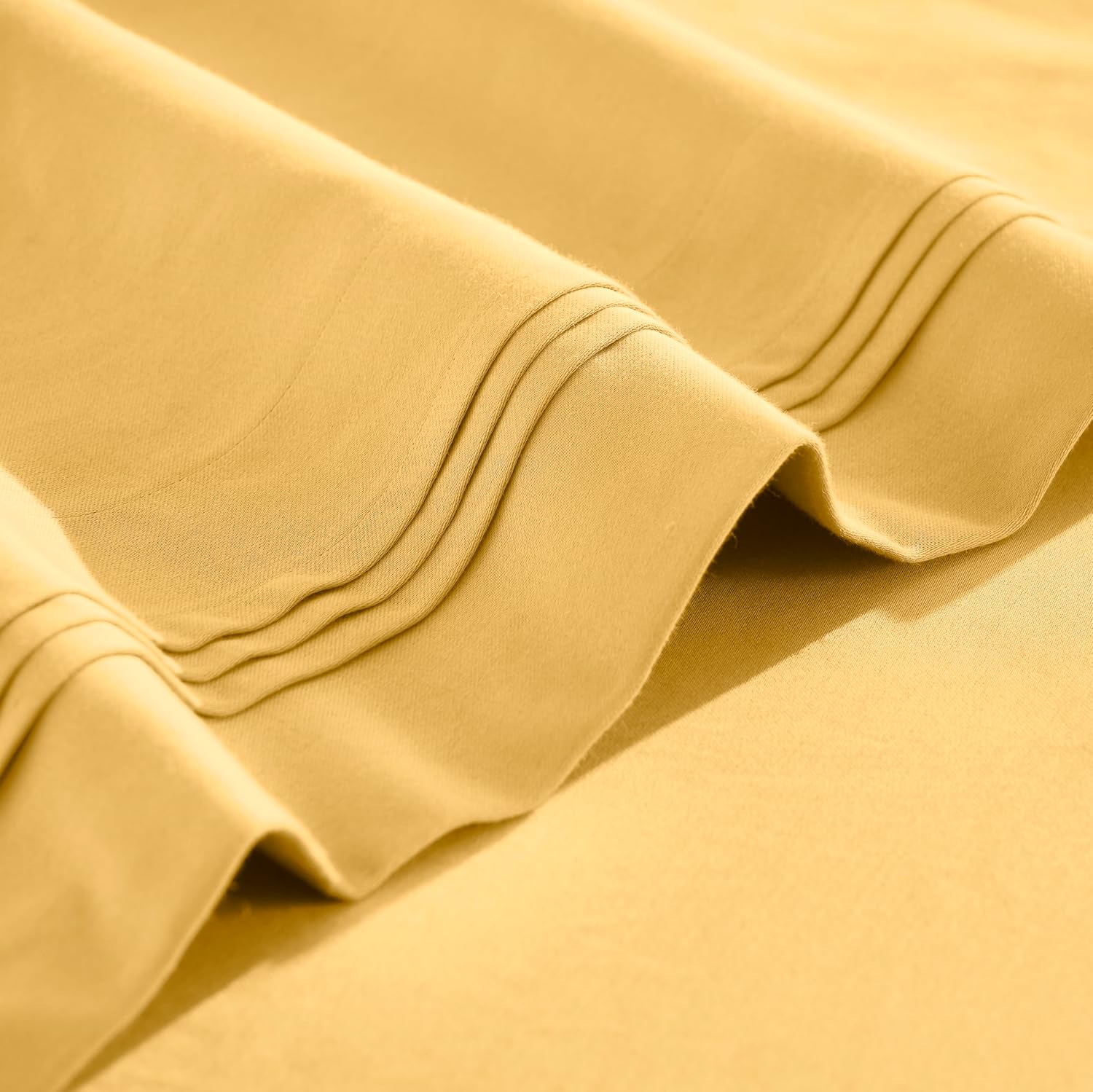 Superior Egyptian Cotton 3 Piece Sheet Set, 650 Thread Count, Eco-Friendly, Sustainable Sheets, Ultra-Soft Basics, Solid, Deep Pocket Fitted Sheet, Flat Sheet, Pillowcase, Twin, Gold