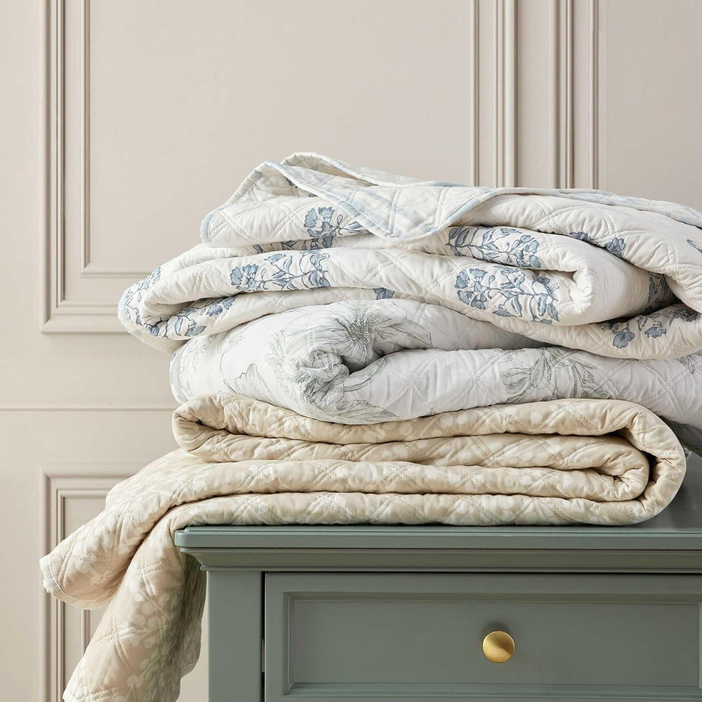 Martha Stewart - King Comforter Set, Naturally Soft Cotton-Rich Jacquard Bedding w/Matching Pillowcases, Textured 3 Piece Bed Set (Garden Trellis White)