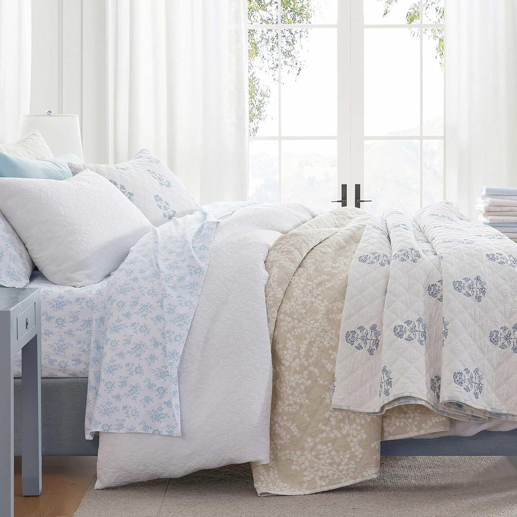 Martha Stewart - Queen Comforter Set, Naturally Soft Cotton-Rich Jacquard Bedding w/Matching Pillowcases, Textured 3 Piece Bed Set (Garden Trellis White)