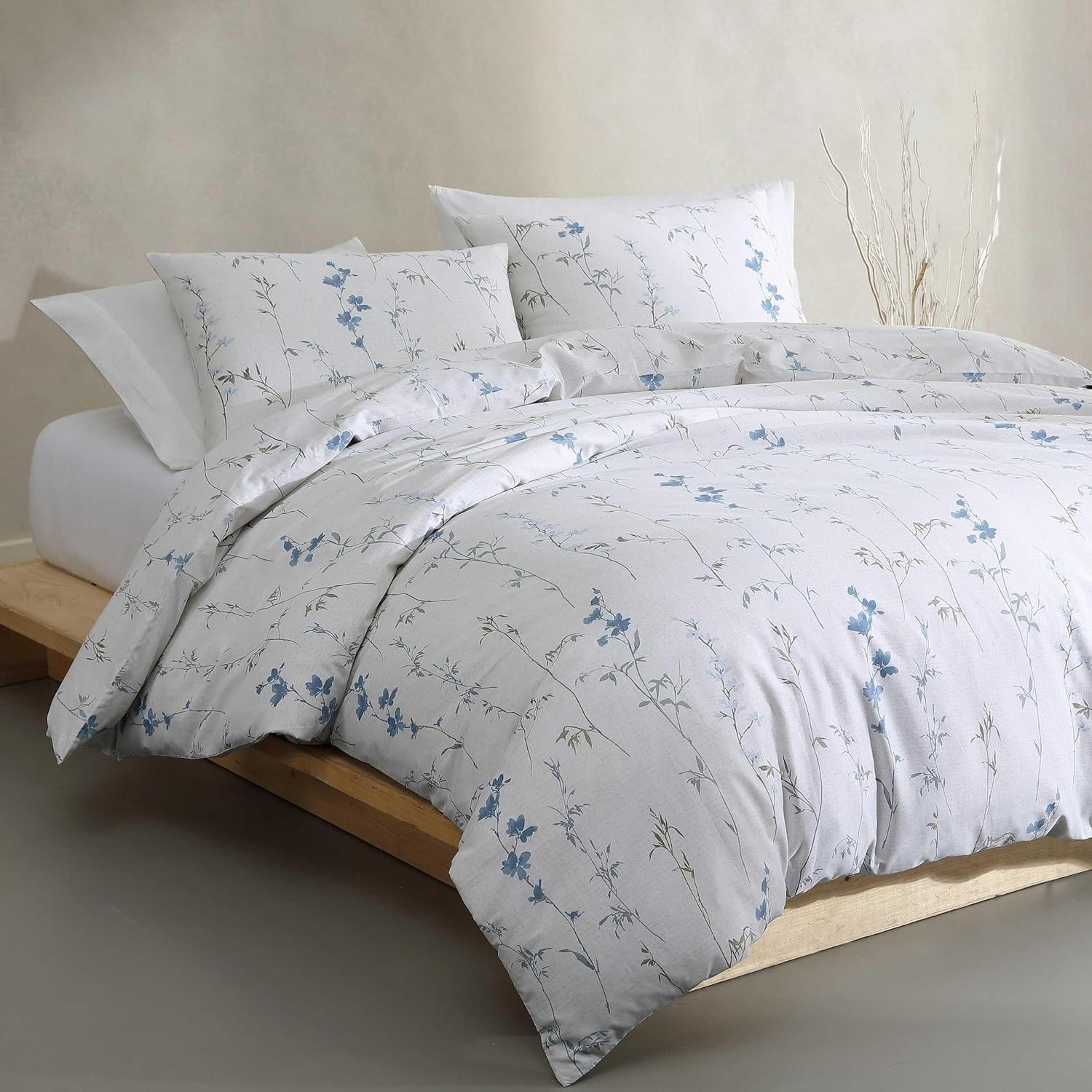 Calvin Klein - Queen Duvet Cover Set, 100% Reversible Cotton Floral Bedding with a Naturally Soft Feel, Floral Bed Set with Matching with Matching Pillowcases (Wildflower Beige)