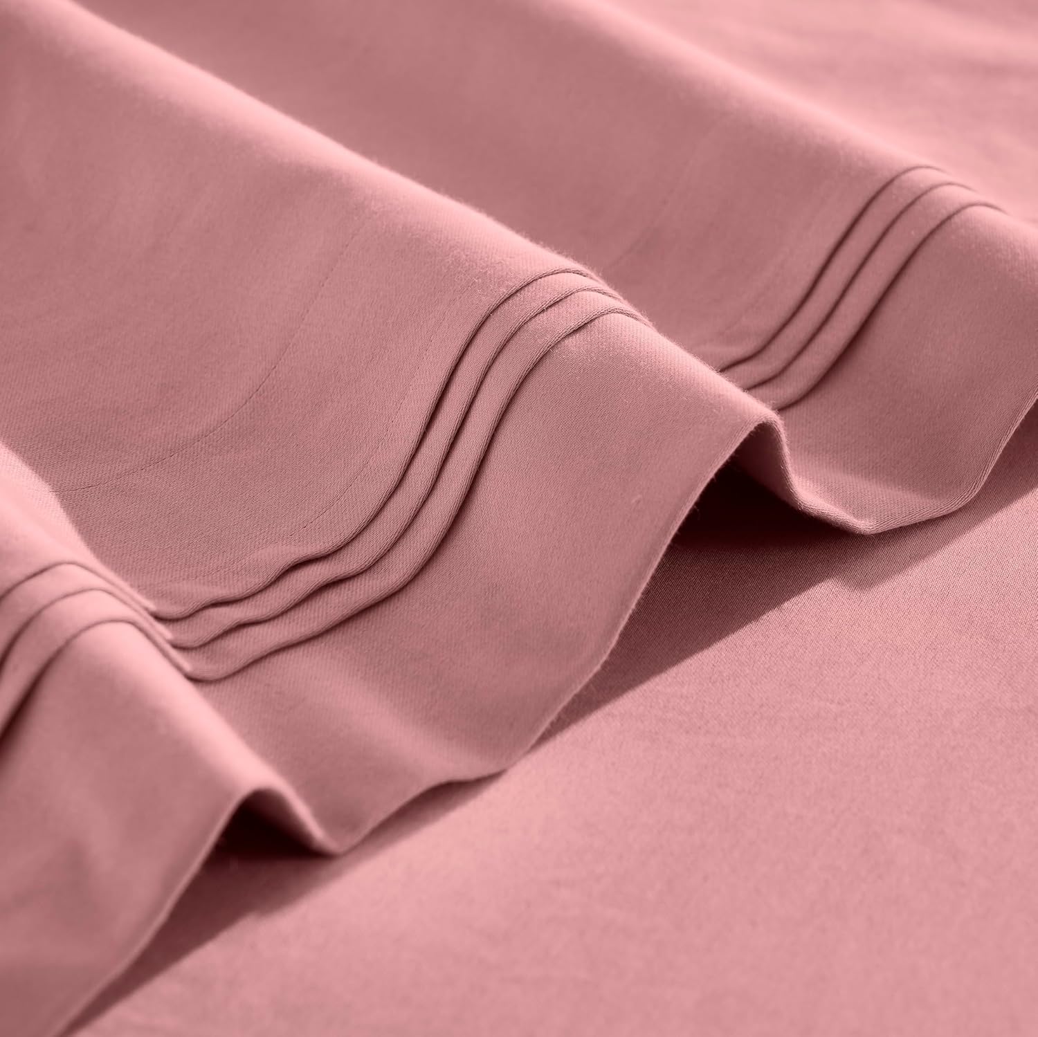 Superior Egyptian Cotton 4 Piece Sheet Set, 650 Thread Count, Eco-Friendly, Sustainable Sheets, Ultra-Soft Basics, Solid, Deep Pocket Fitted Sheet, Flat Sheet, Pillowcases, Queen, Blush