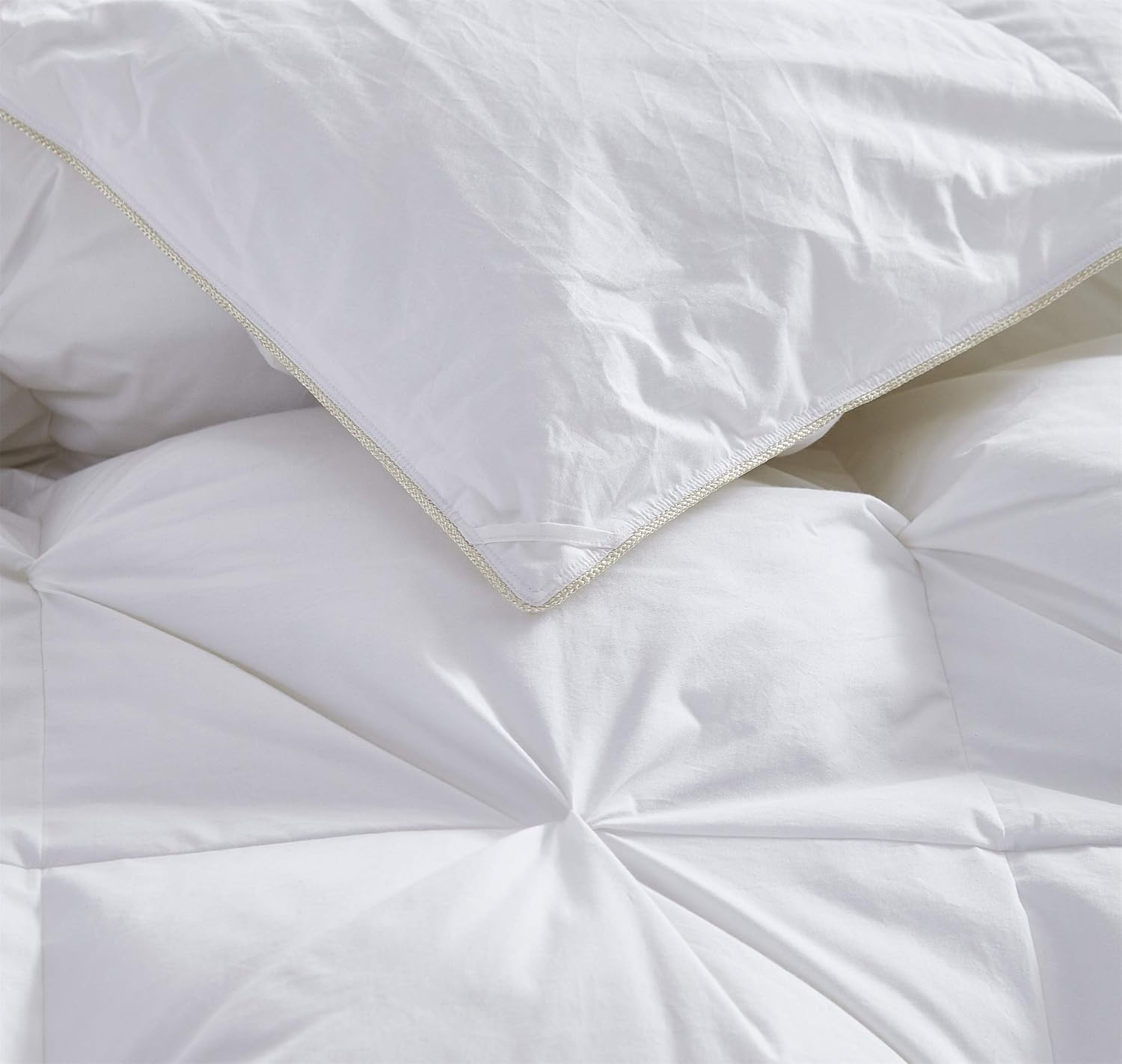 Luxurious Queen Size Goose Down Feather Fiber Comforter Duvet Insert, 100% Egyptian Cotton Cover, 60 oz. Fill Weight Comforter (Queen, White Pinch Pleat)