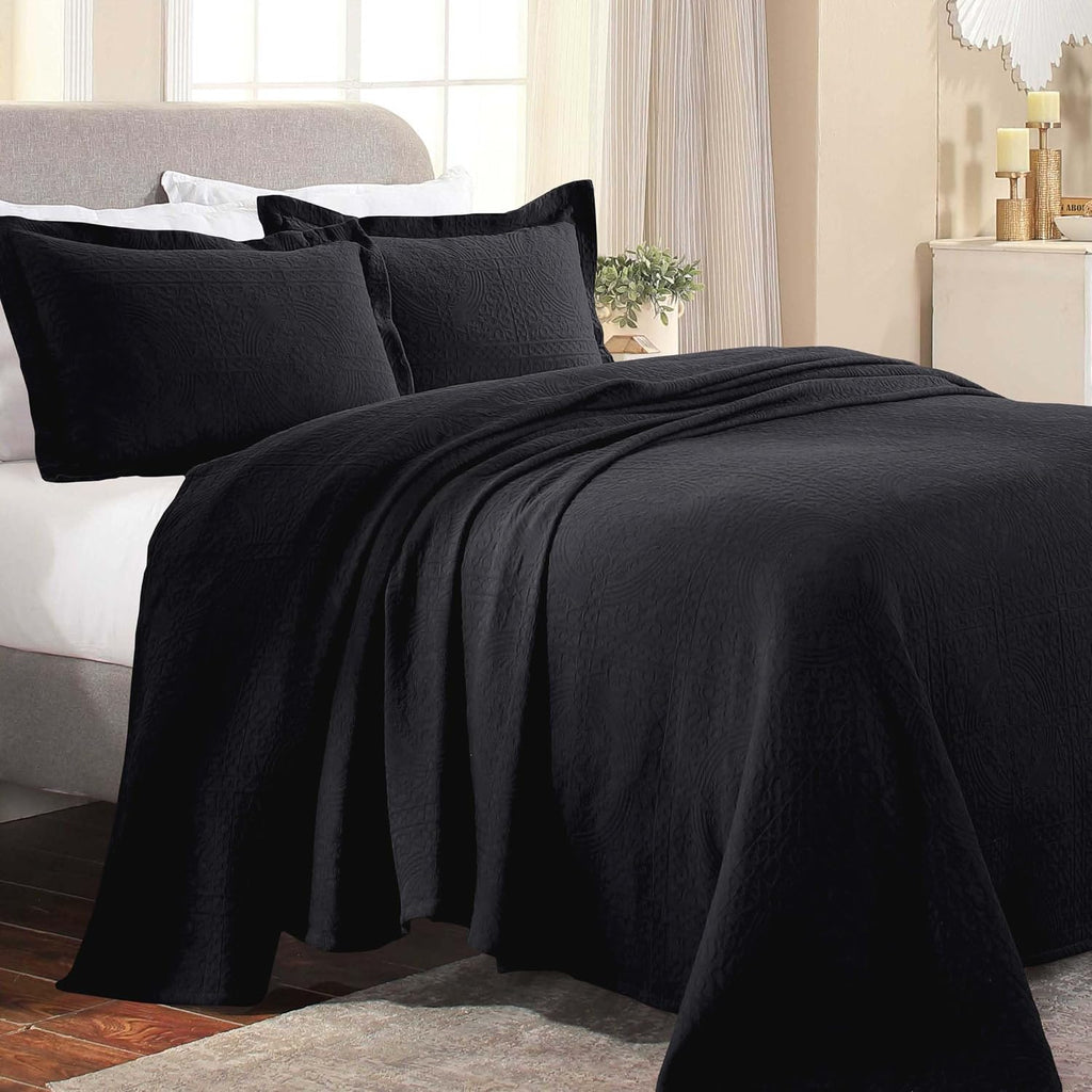 Superior Cotton Fleur De Lis Bedspread Set, Warm Blankets, All-Season Bedding, Bedroom Decor, Decorative Boho Medallion Coverlet, Includes 1 Bedspread, 2 Pillow Shams, King, Black