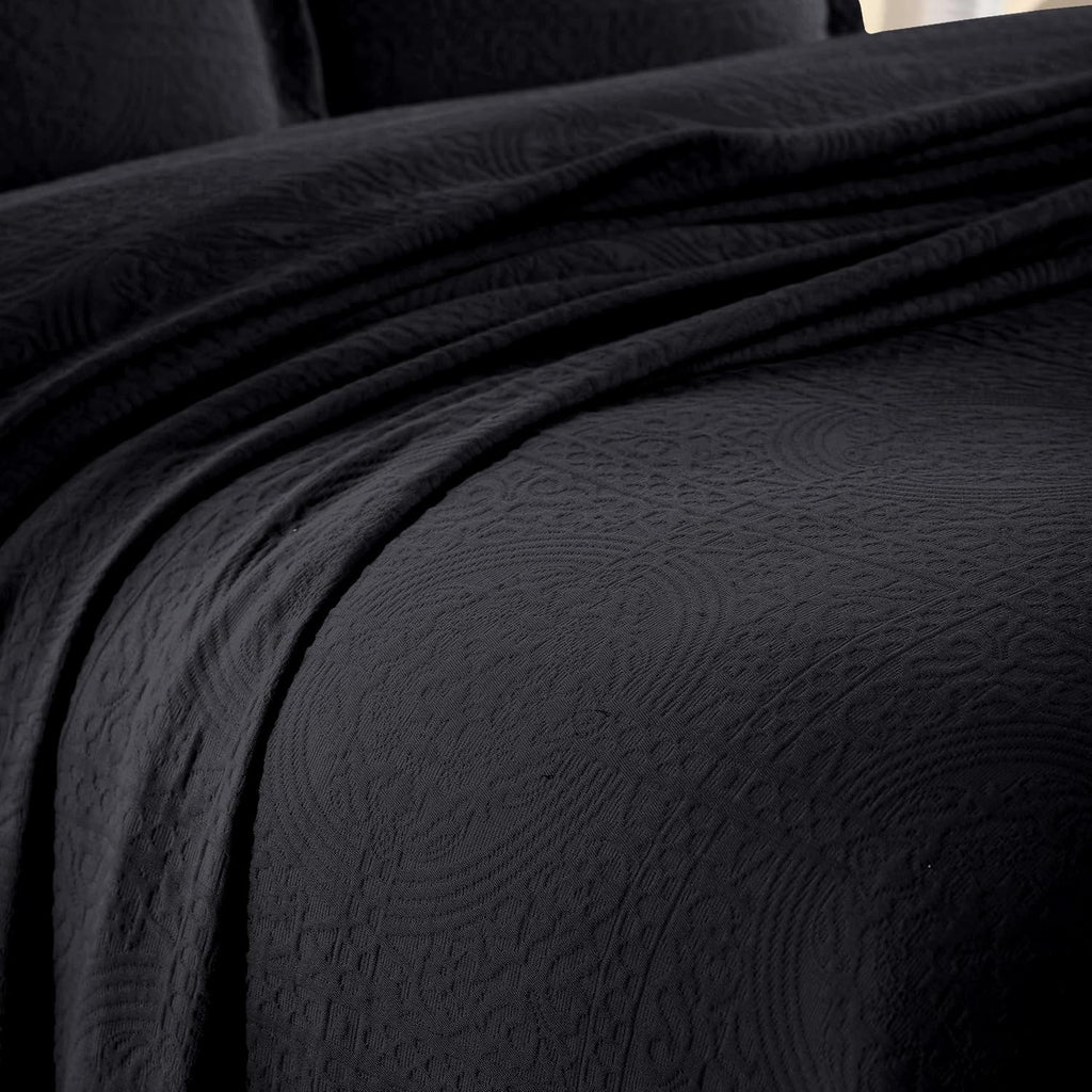 Superior Cotton Fleur De Lis Bedspread Set, Warm Blankets, All-Season Bedding, Bedroom Decor, Decorative Boho Medallion Coverlet, Includes 1 Bedspread, 2 Pillow Shams, King, Black