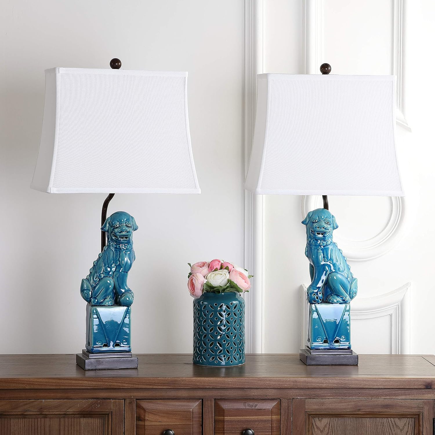 SAFAVIEH Lighting - Foo Dog 28.5' Blue Ceramic Table Lamp Set of 2 with White Shades, Traditional Chinoiserie Lighting for Bedroom, Living Room & Home Office, LED Bulbs Included (LIT4137A-SET2)