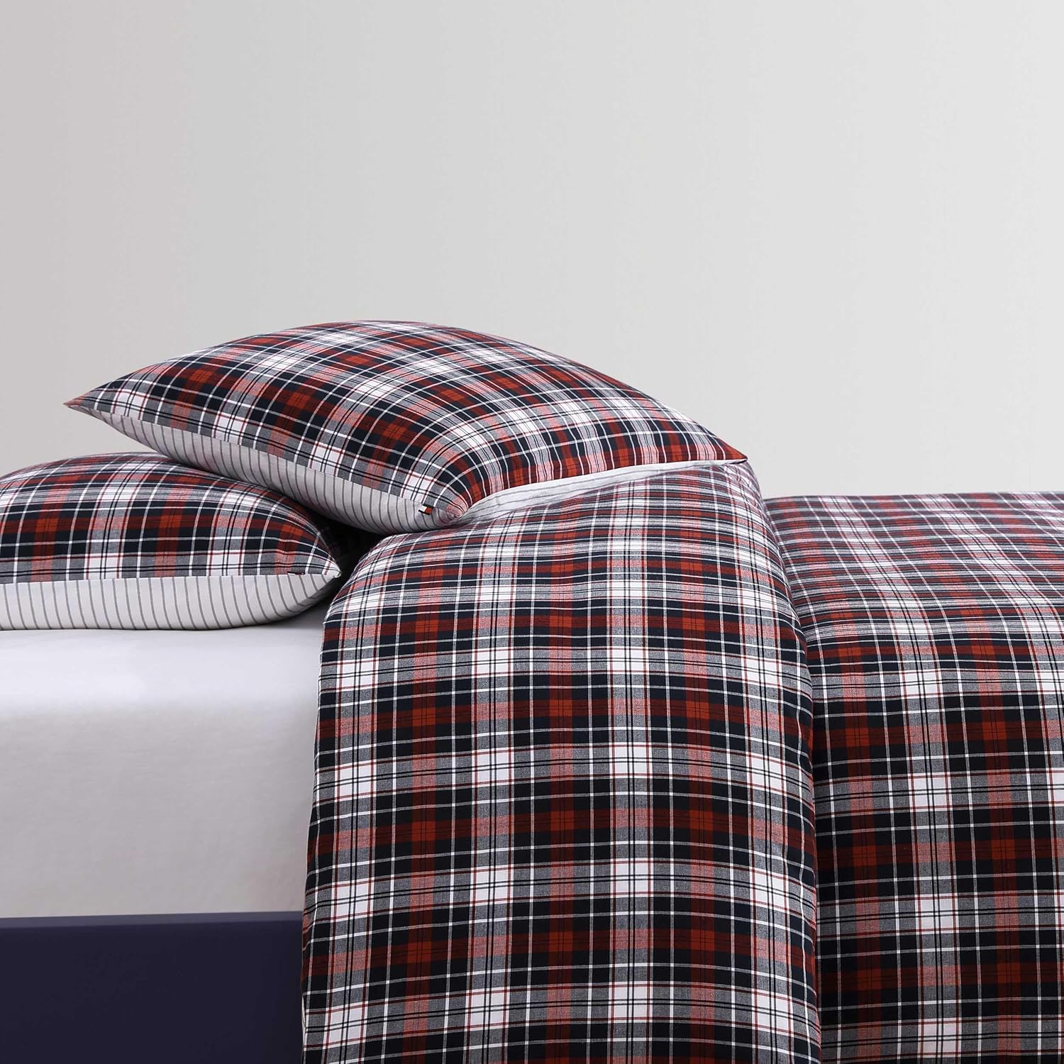 Tommy Hilfiger - Twin Comforter Set, Reversible Yard-Dyed Cotton Bedding with Matching Sham, Medium Weight, Oeko-Tex Certified, Dorm Essentials (Essential Tartan Red)