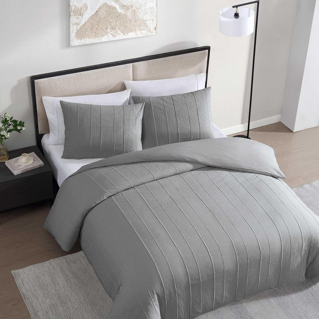 Vera Wang - Queen Comforter Set, Soft Cotton Bedding w/Smooth Cotton Percale Reverse, Lightweight for Year Round Comfort, 3 Piece Bed Set w/Matching Pillowcases (Woven Tucks Grey)