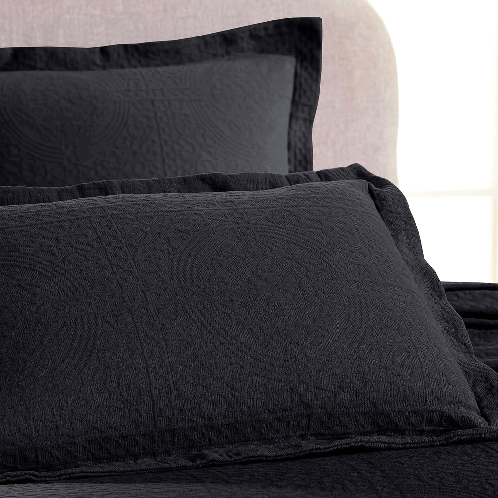 Superior Cotton Fleur De Lis Bedspread Set, Warm Blankets, All-Season Bedding, Bedroom Decor, Decorative Boho Medallion Coverlet, Includes 1 Bedspread, 2 Pillow Shams, King, Black