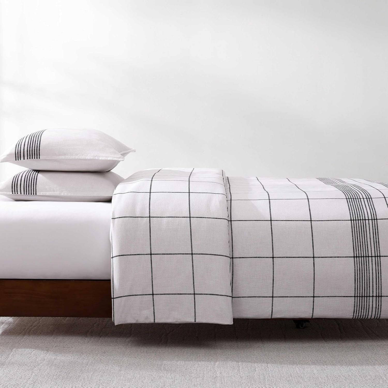 Tommy Hilfiger - Twin/Twin XL Comforter Set, Soft Textured Cotton Bedding w/Matching Pillowcase, Lightweight for Year Round Comfort, 2 Piece Bed Set (Brooklyn Heights Stripe Beige)